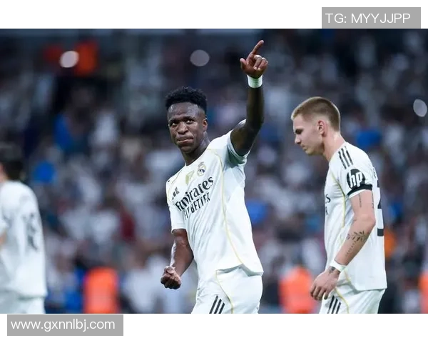 皇马与曼联激情对决足球直播全程回顾与精彩瞬间分析 皇马与曼联激情对决足球直播全程回顾与精彩瞬间分析